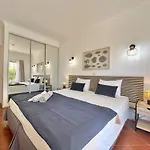 Ee - With Pool And Garden Lägenhet *