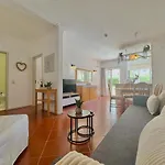 Ee - With Pool And Garden Lägenhet