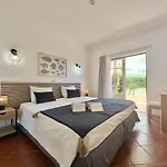 Ee - With Pool And Garden