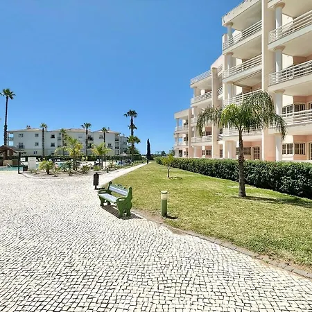 Ee - With Pool And Garden بورتيماو