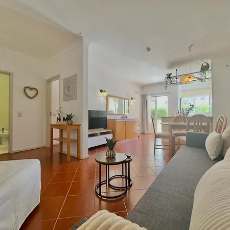 Ee - With Pool And Garden Appartamento