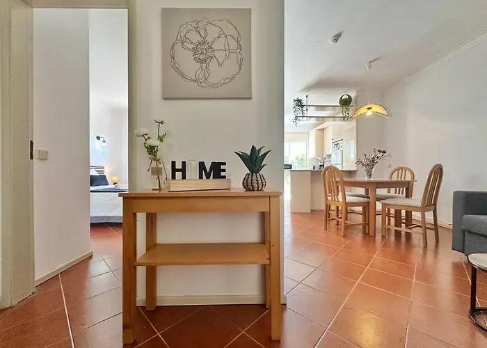 Ee - With Pool And Garden