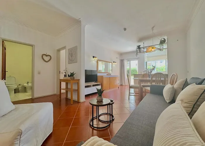 Ee - With Pool And Garden Appartement