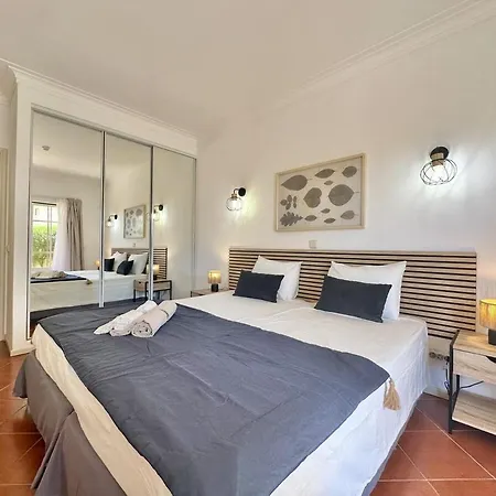 Ee - With Pool And Garden Apartment *